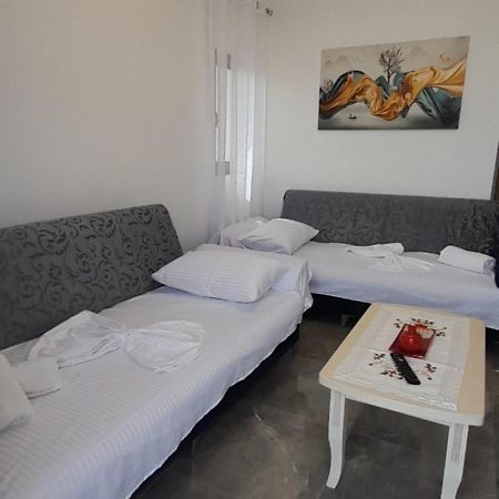 Miri'S Villa Sarandë Buitenkant foto